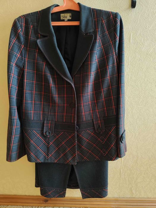 діловий жіночий костюм із шерсті 54 р.