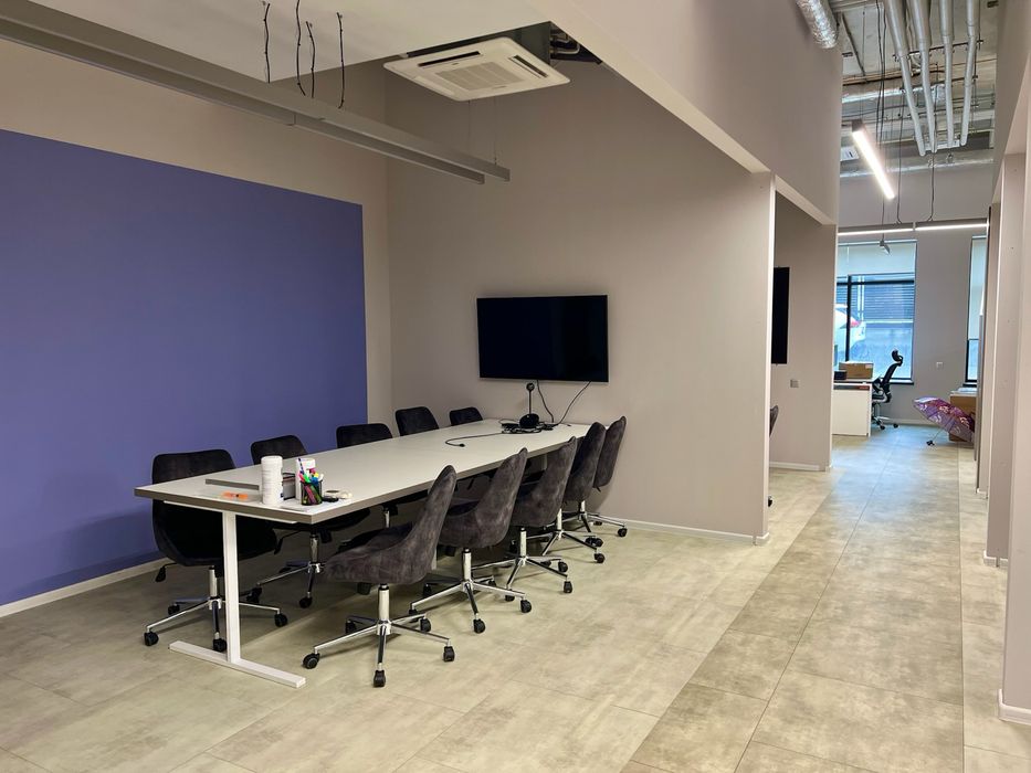 Сучасний Офіс 350 (м2) на Пасічній, Власник