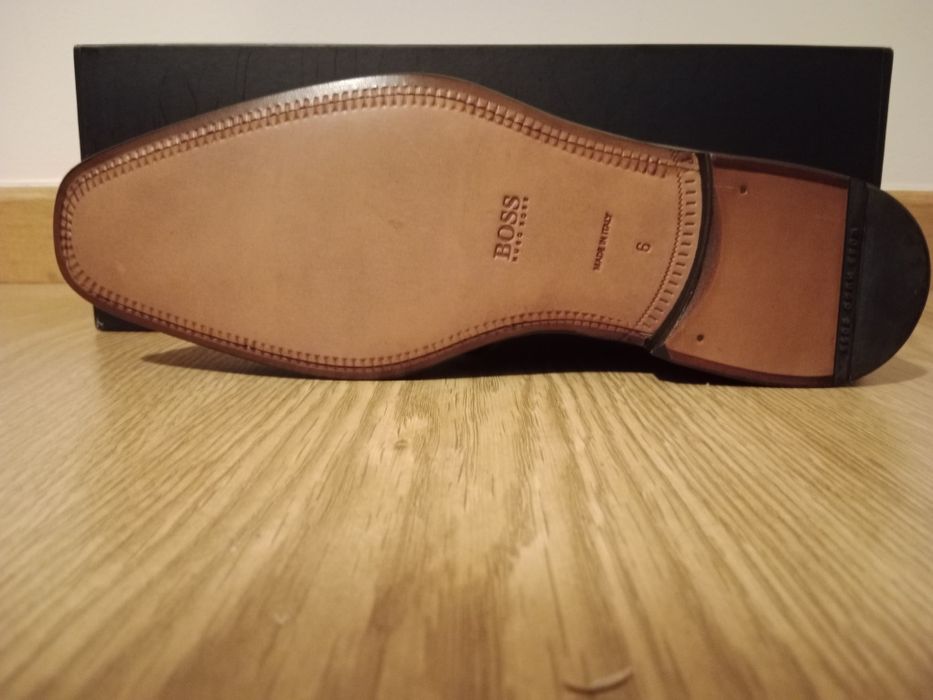 Sapatos Boss novos