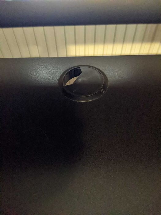 Czarne biurko komputerowe - wielkofunkcyjne, na kolkach