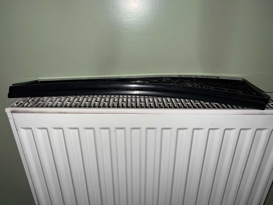 2 szt. mało używane, niepopękane i mocne ramki tablicy rejestracyjnej