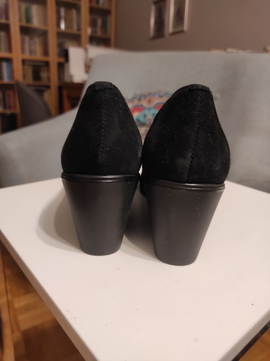 Czółenka zamszowe skórzane na koturnie 6,5cm