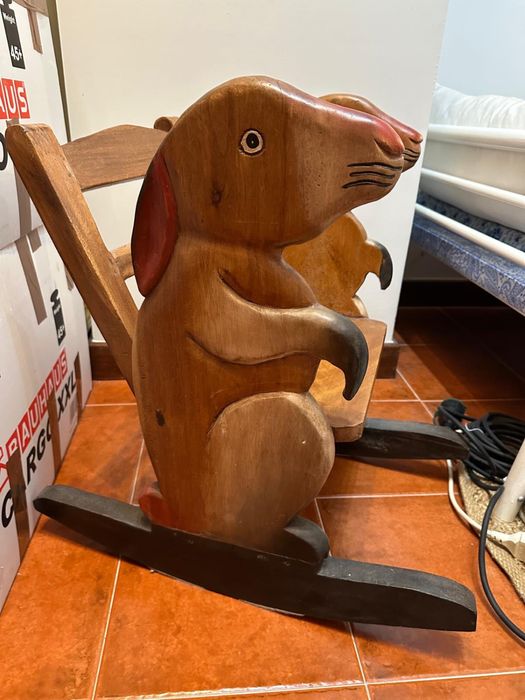 Cadeira de Baloiço Infantil em Madeira – Design Coelho