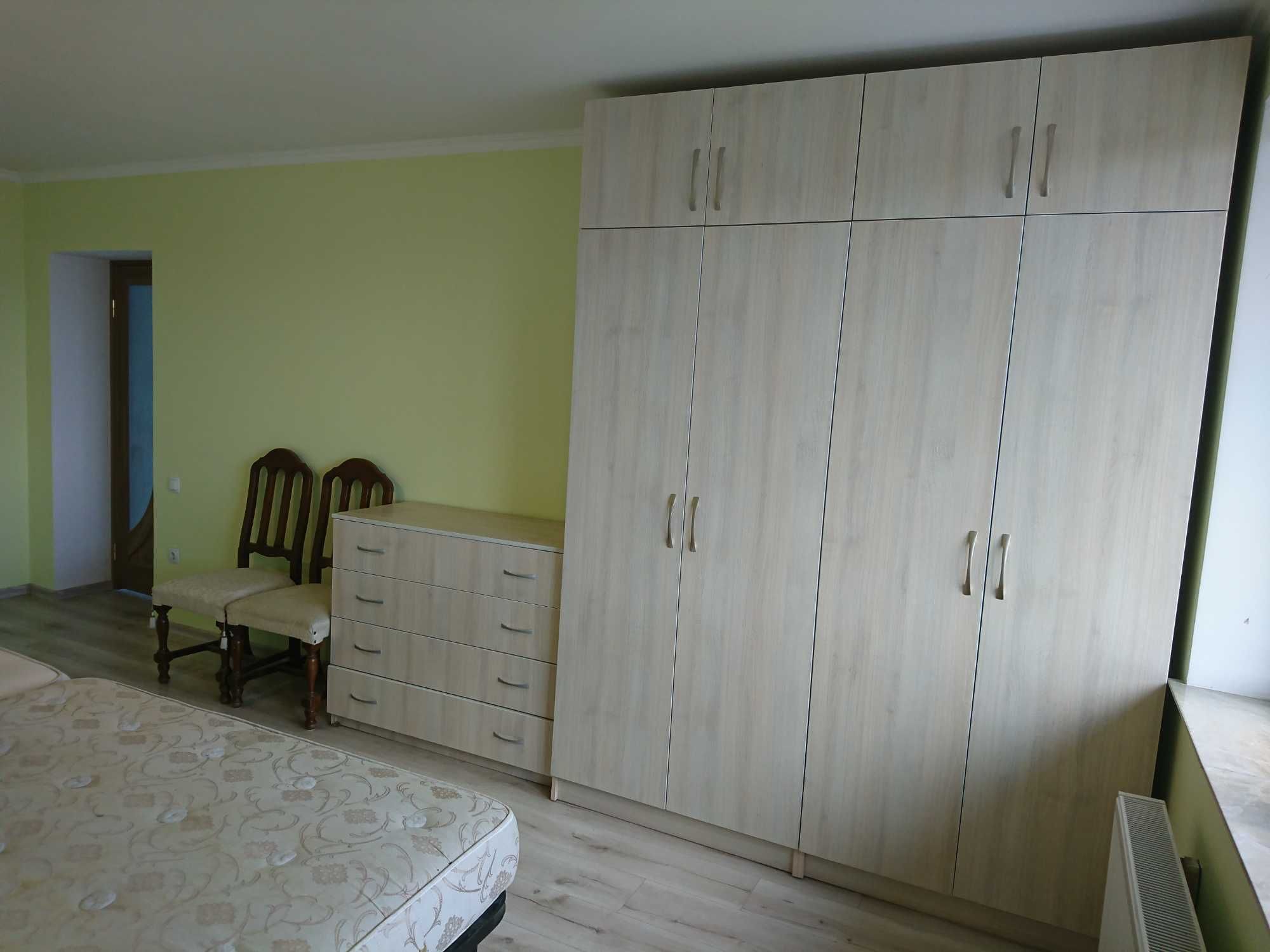 Здається 2 кімнати 20 м² і 15 м², кухня 17 м² смт. Петрики, Тернопіль.