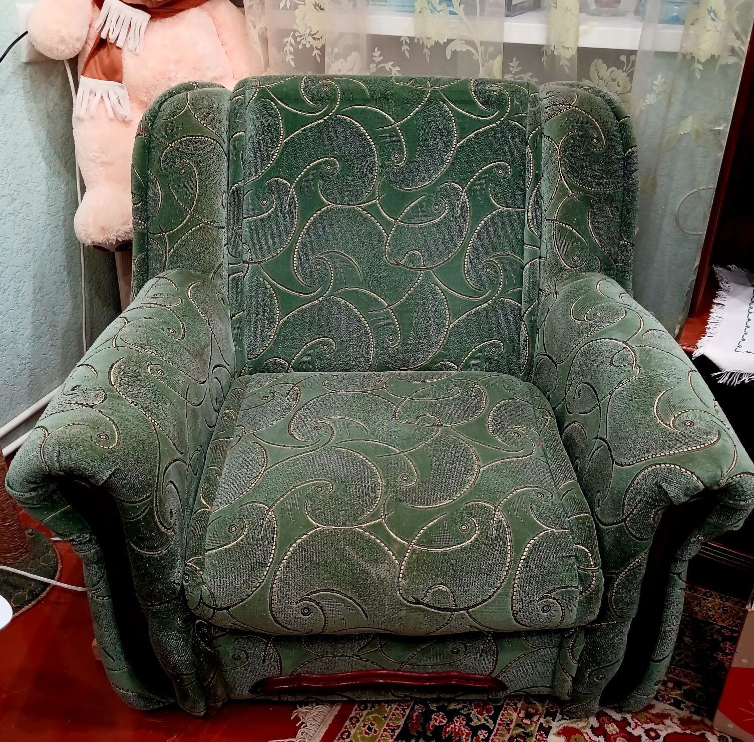 Меблі б/у, диван+два крісла