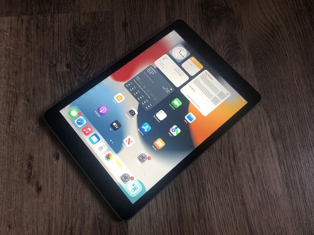 iPad 2017 32gb ідеально для ігр і навчання ios 15