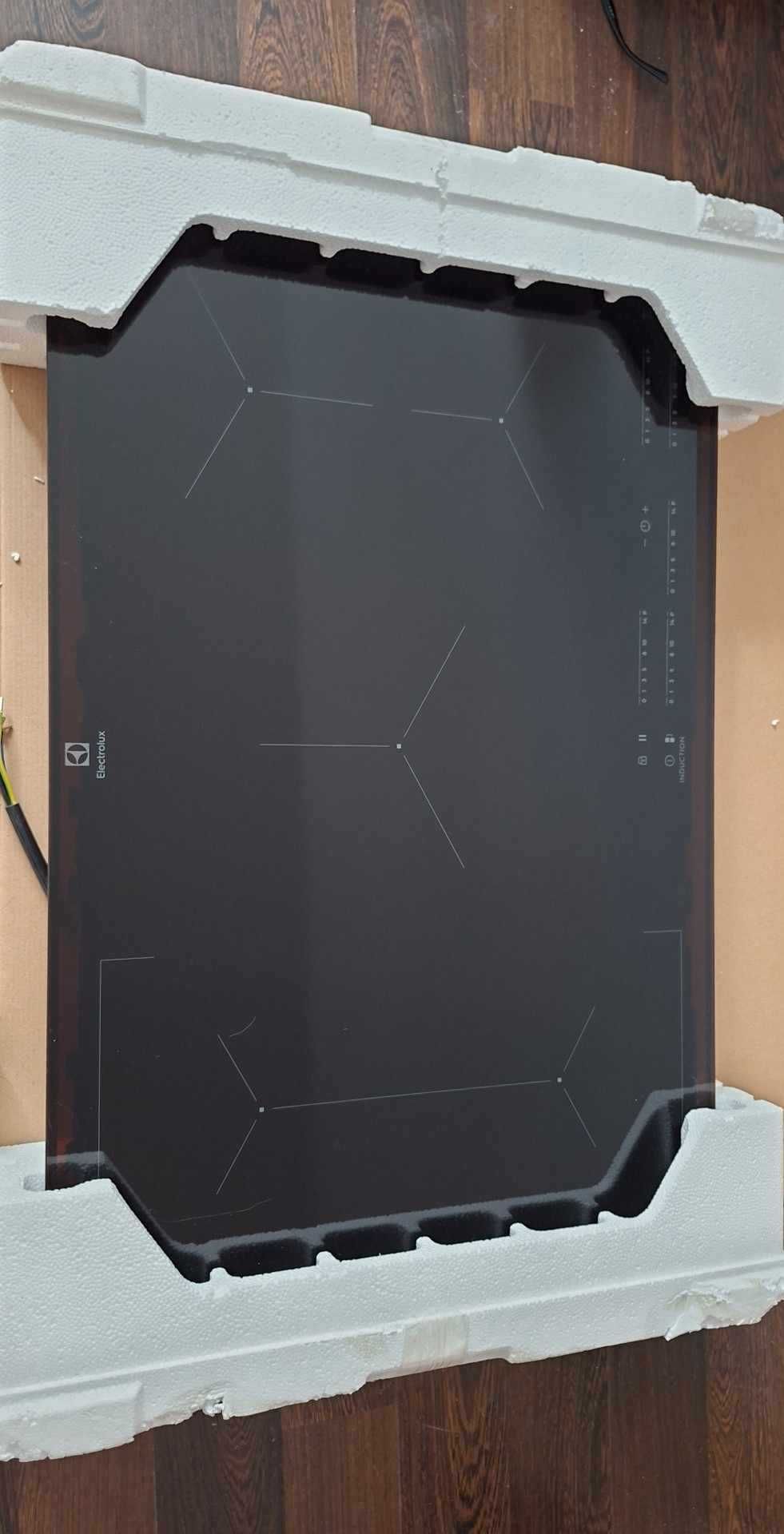 Płyta ind. electrolux EIS8648 SensePro 900 SLIM-FIT 78 cm OD RĘKI!