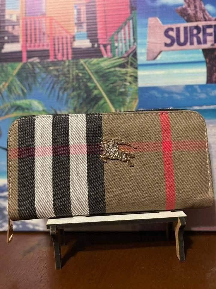 Portfele damskie Nike Puma Guess Tommy Hilfiger Boss itp