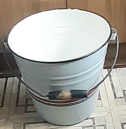 Ведро эмалированное с ручкой