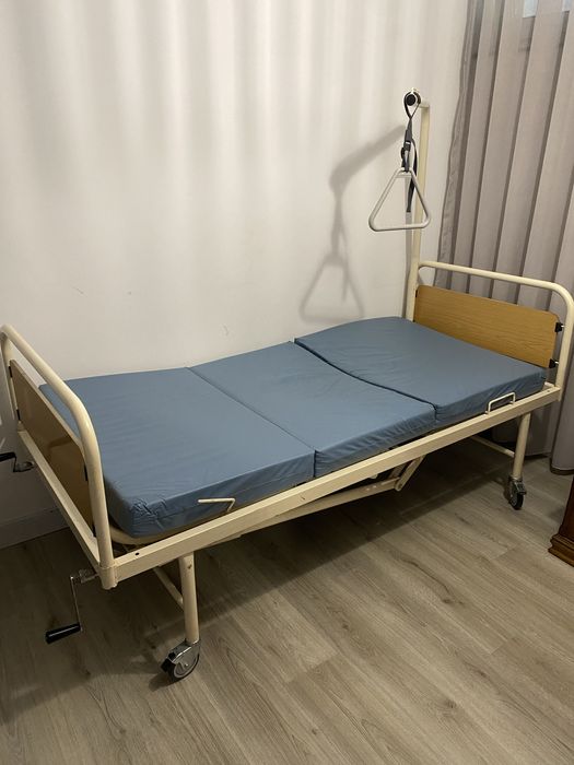 Cama articulada em ótimo estado
