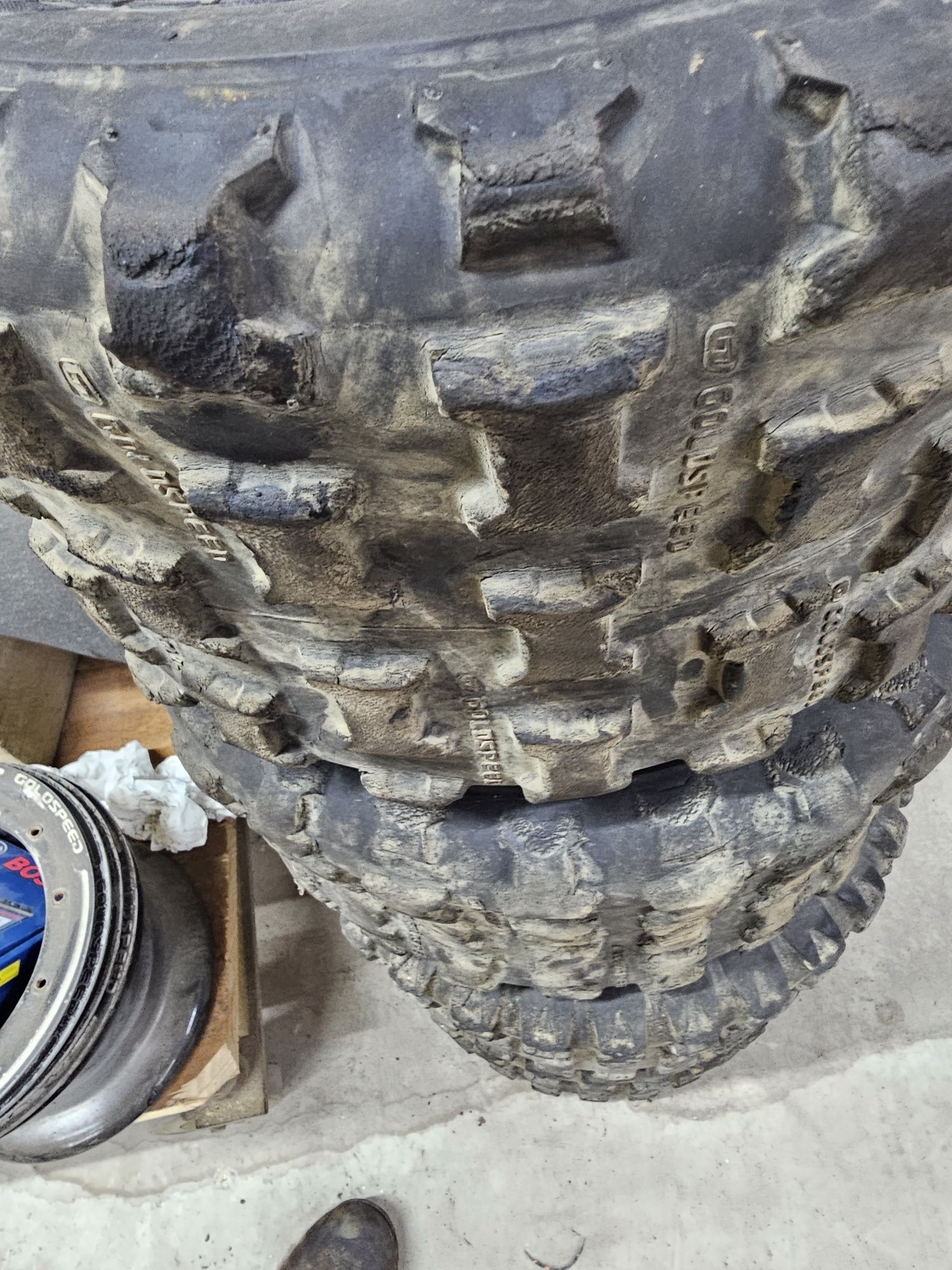 Vendo vários pneus para moto4