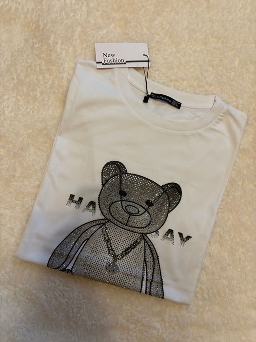 Трендовая футболка. Біла с каменями.