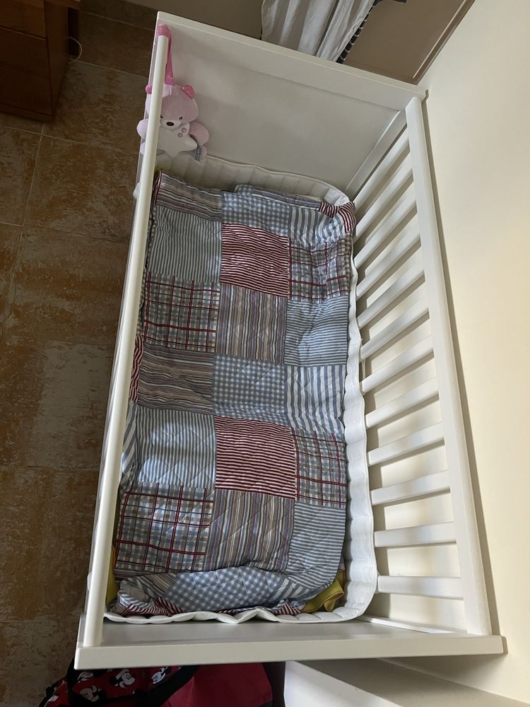 Berço branco Ikea SUNDVIK + colchao SKÖNAST (como novo)