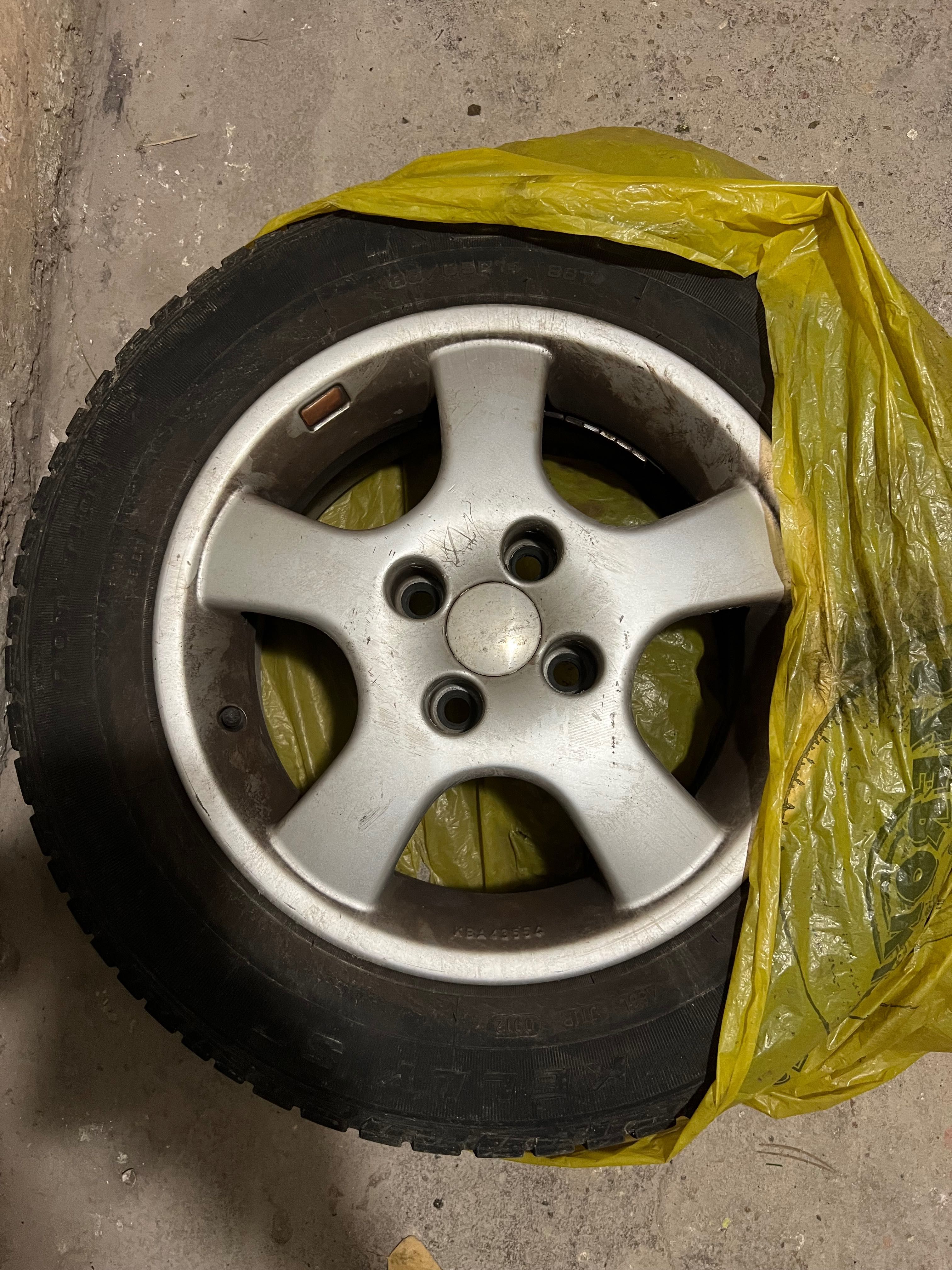 Felgi aluminiowe OZ 14 cali 4x100 + opony letnie Kelly w dobrym stanie