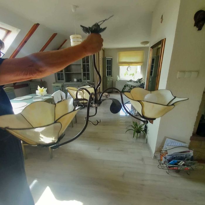 żyrandole witrażowe z brązu