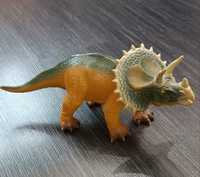 Dinozaur triceratops