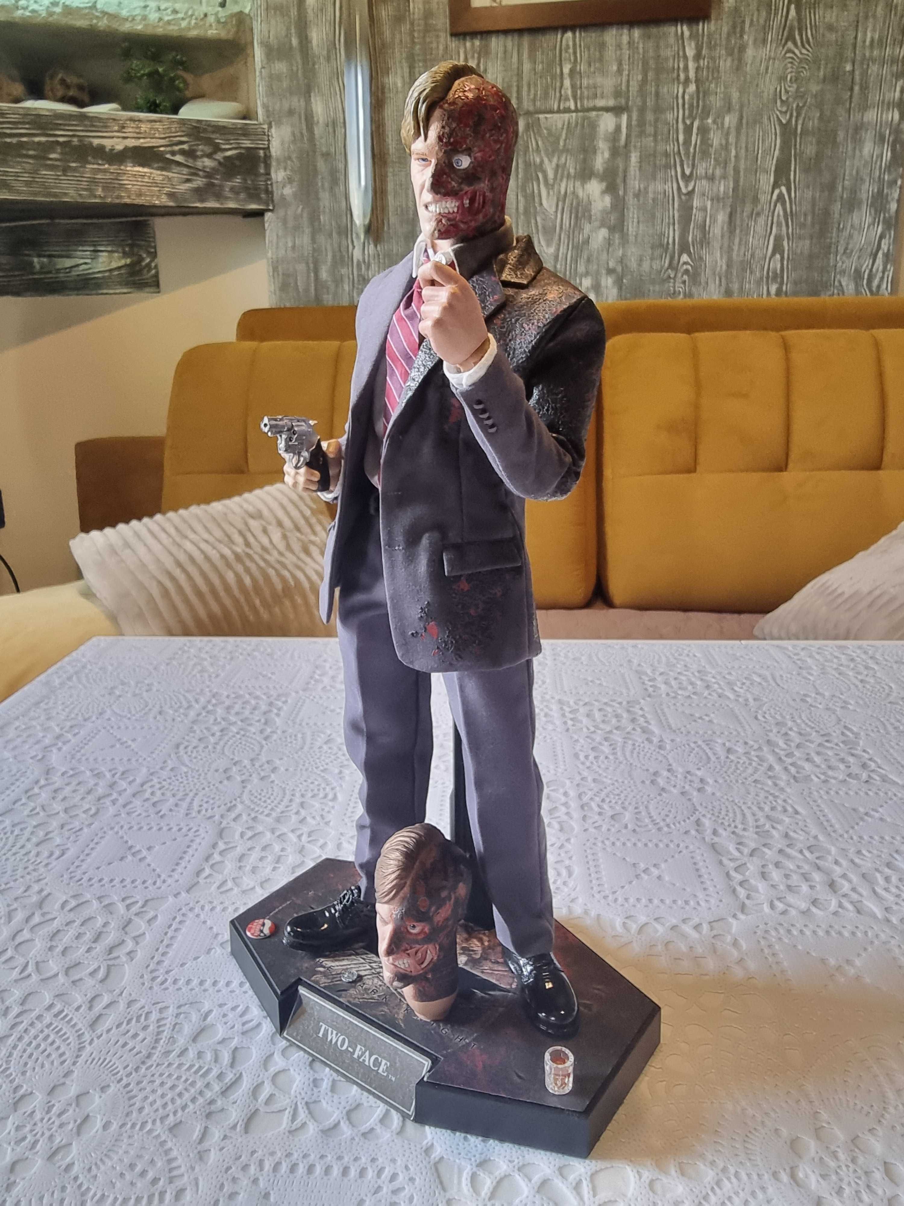 The Dark Knight Hot Toys Two-Face 2.0