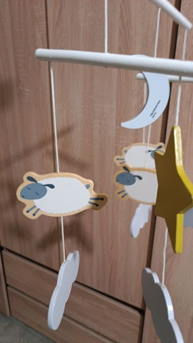 Гарний дерев'яний мобіль