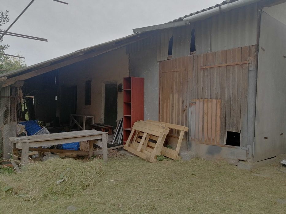 Терміново продаю земельну ділянку з будинком