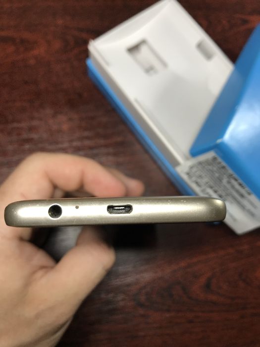 Samsung Galaxy J6 (2018) – 2/32 ГБ  2 SIM-карти