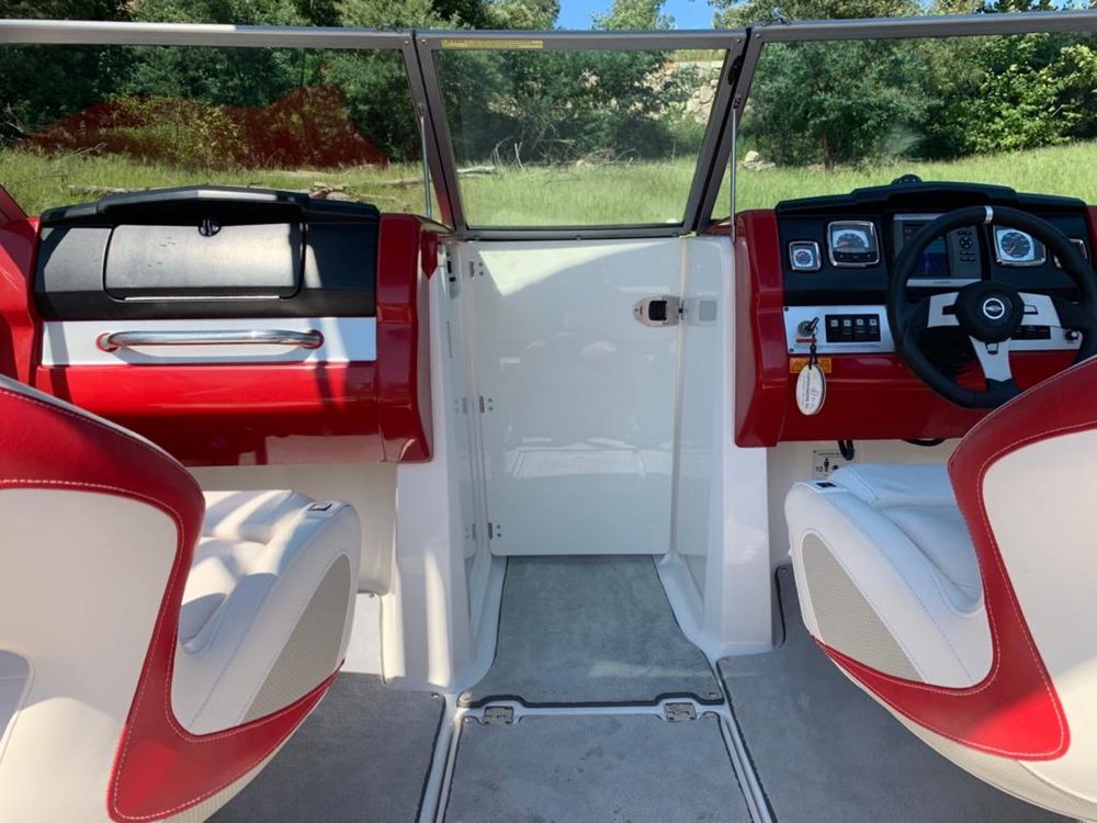 Barco chaparral 216 SSI
