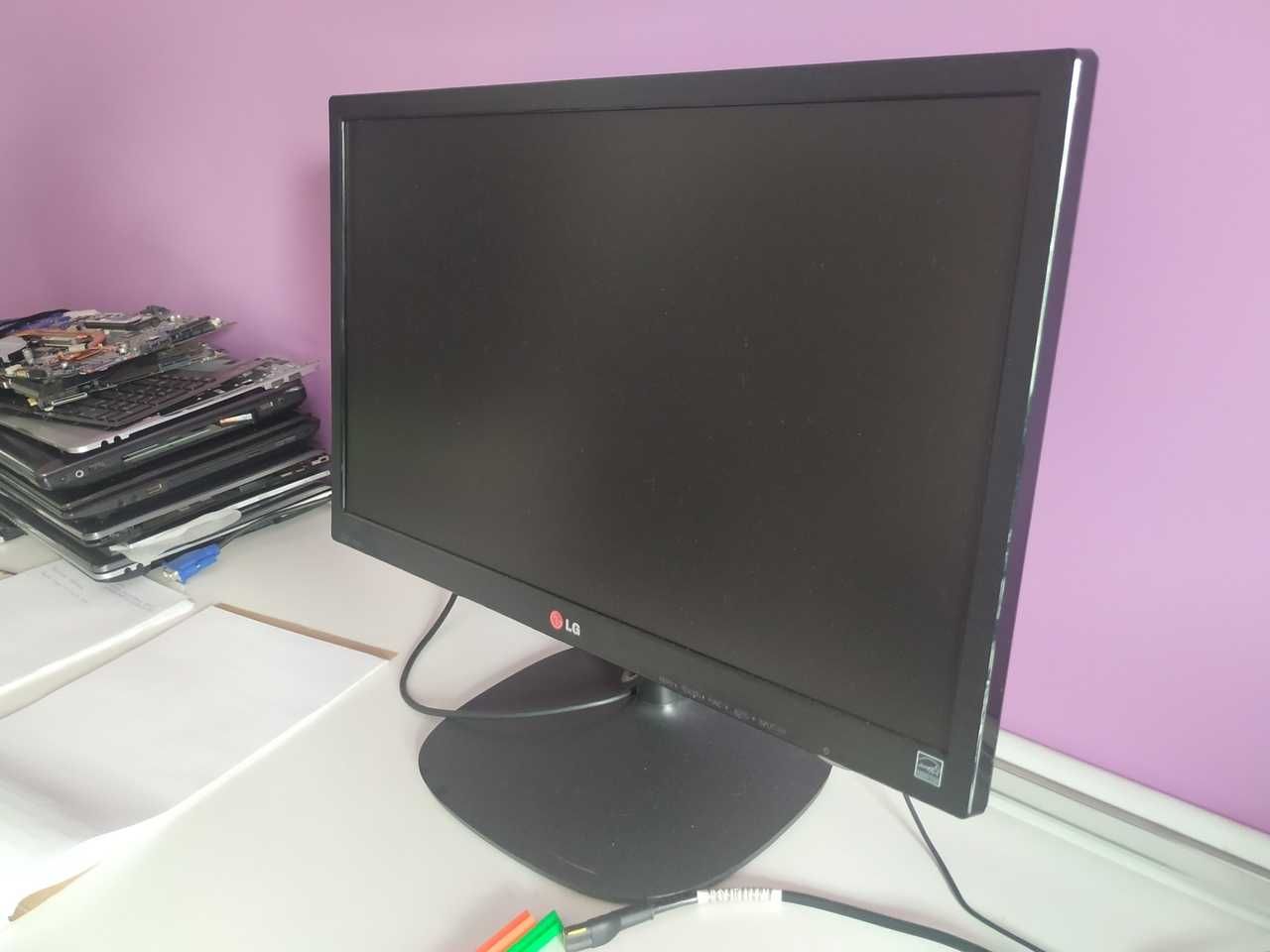 Monitor LG 21'5"