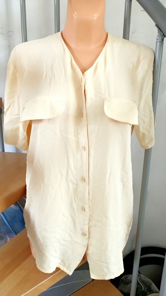 Bluzka z rękawami do łokcia kremowa koszulowa rozpinana na guziki InWe
