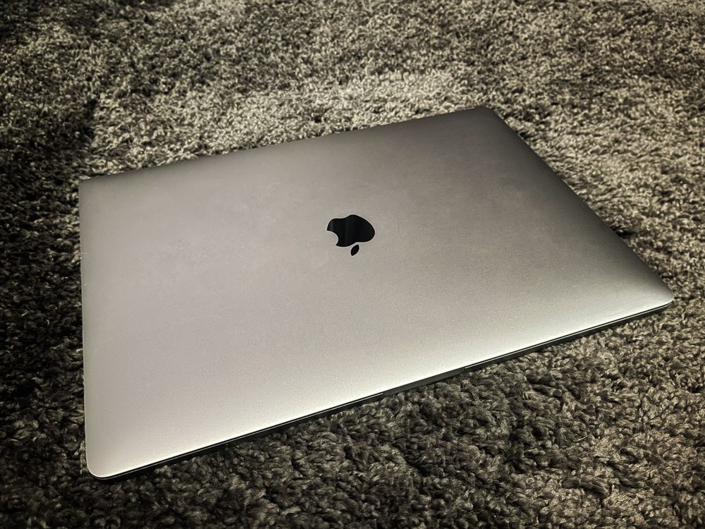 MacBook Pro 15, 2017 i7/16/512 Radeon Pro 560