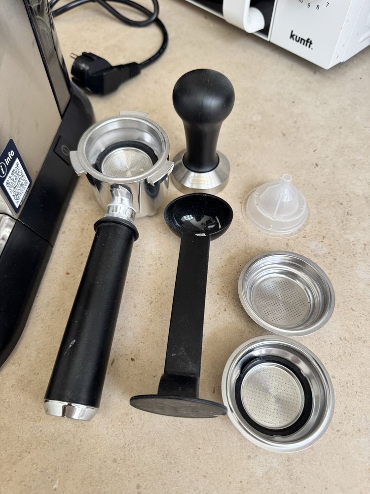 Maquina Cafe DeLonghi Nova com acessorios