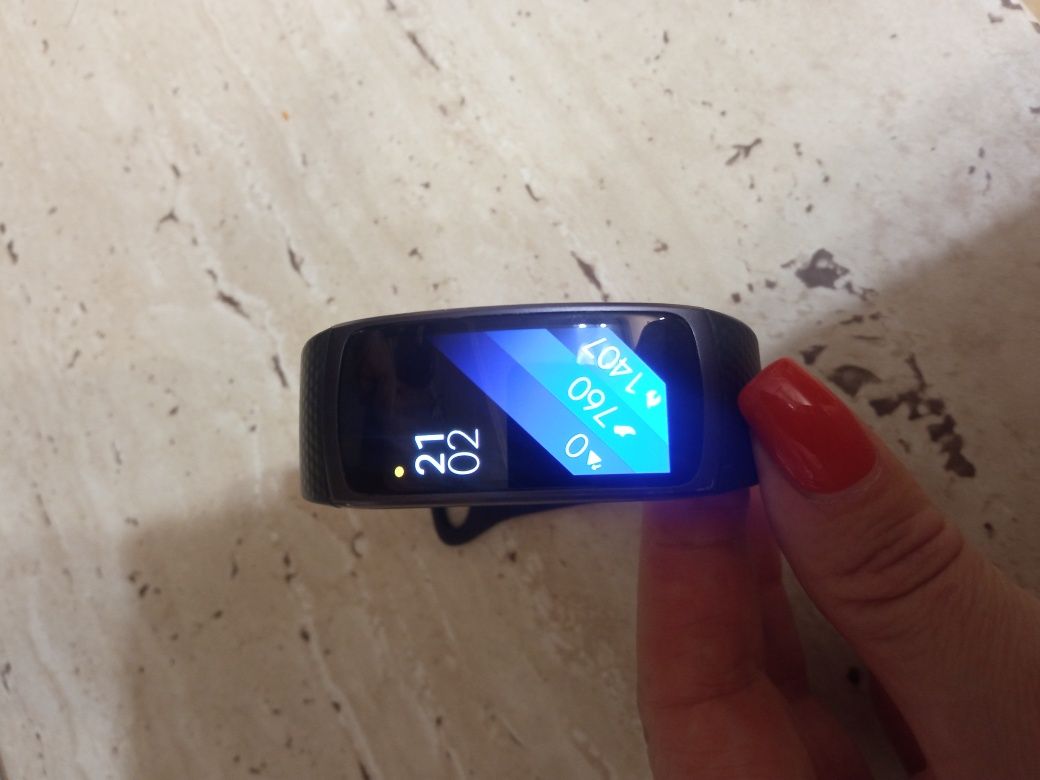 Продам фитнес браслет Samsung Gear Fit 2 б у