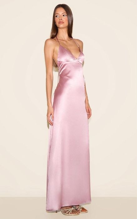 Рожева,атласна макси сукня на завʼязках PRETTYLITTLETHING