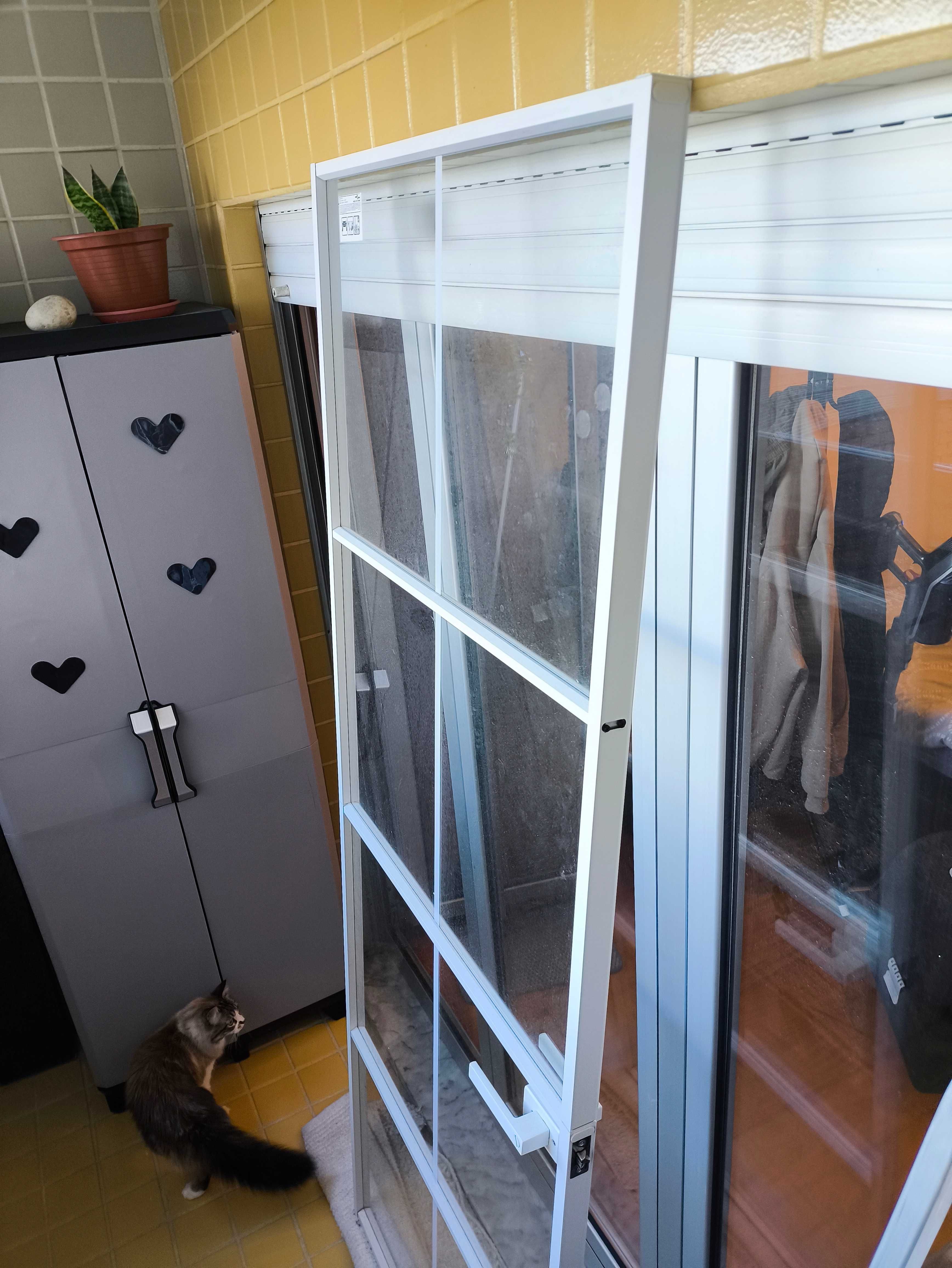 Porta interior de vidro e alumínio branco