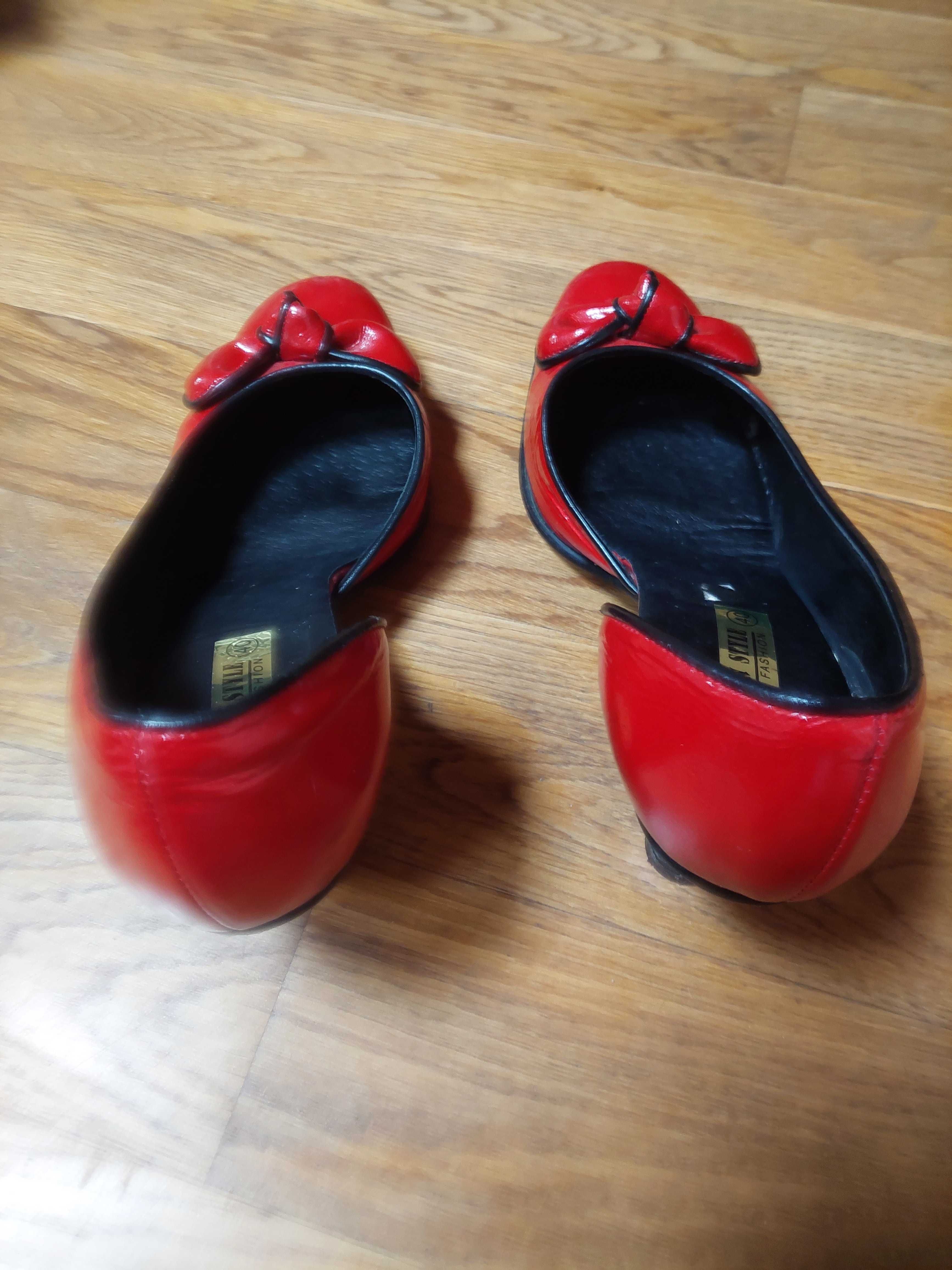Czerwone buty 40 na obcasie z kokardką Italian Style