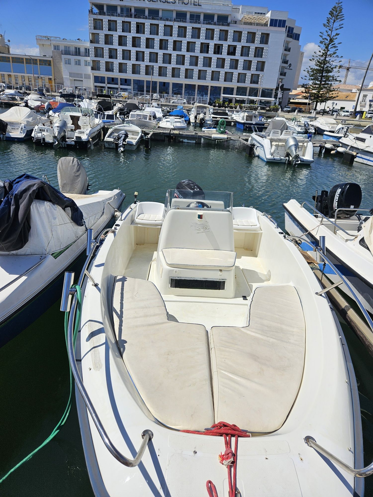 Barco  BENETEAU usado em bom estado