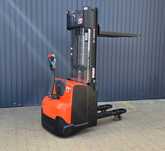 Paletowy wózek elektryczny Toyota  BT Swe 120L 2.9m wolny skok 1073mth
