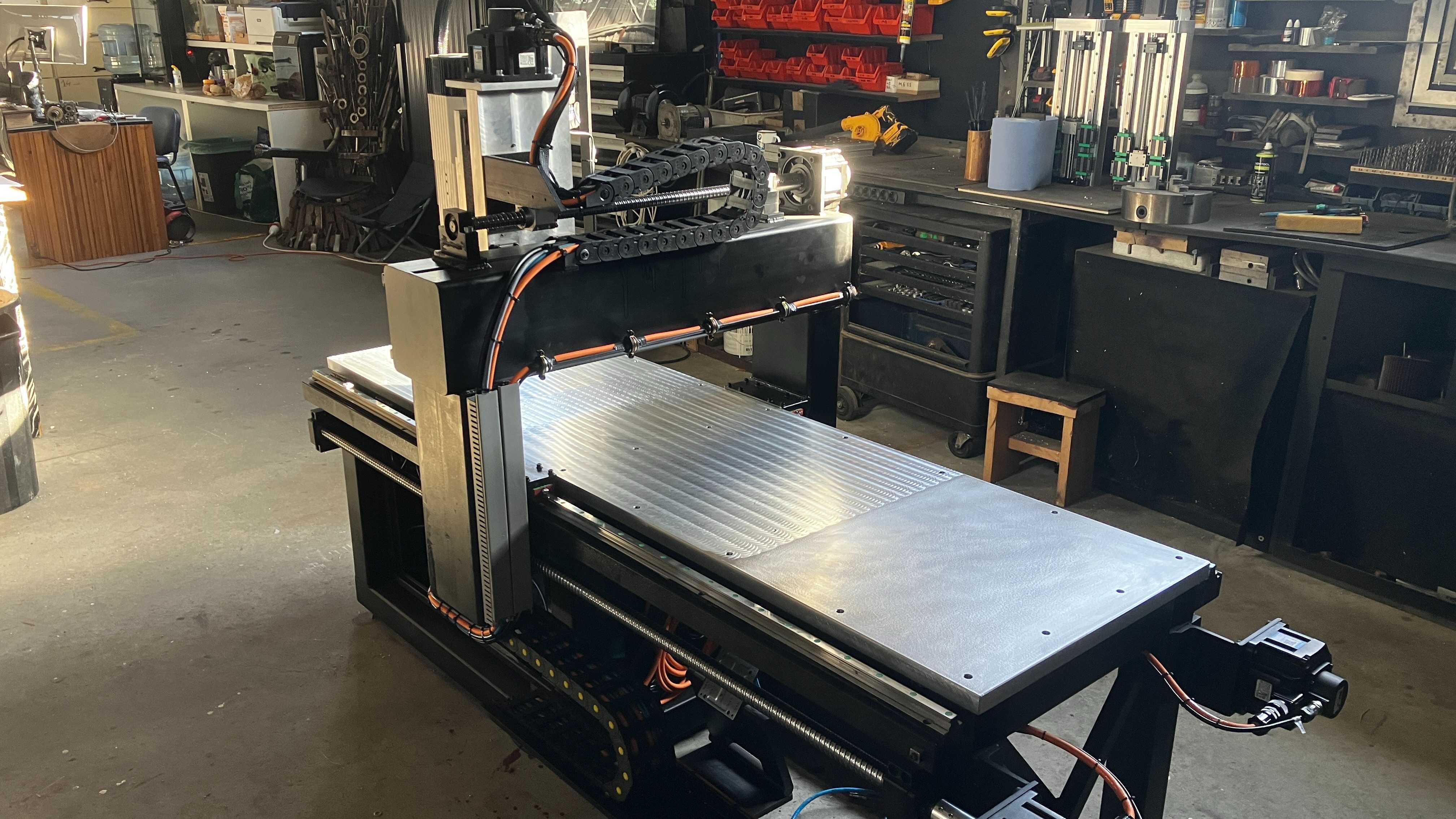 CNC 2000x600mm para Metais  –  troca auto de ferramentas