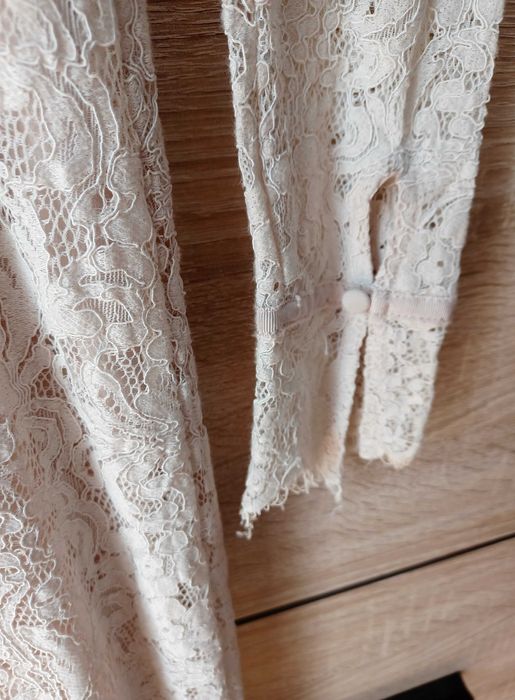 Długa sukienka koronkowa