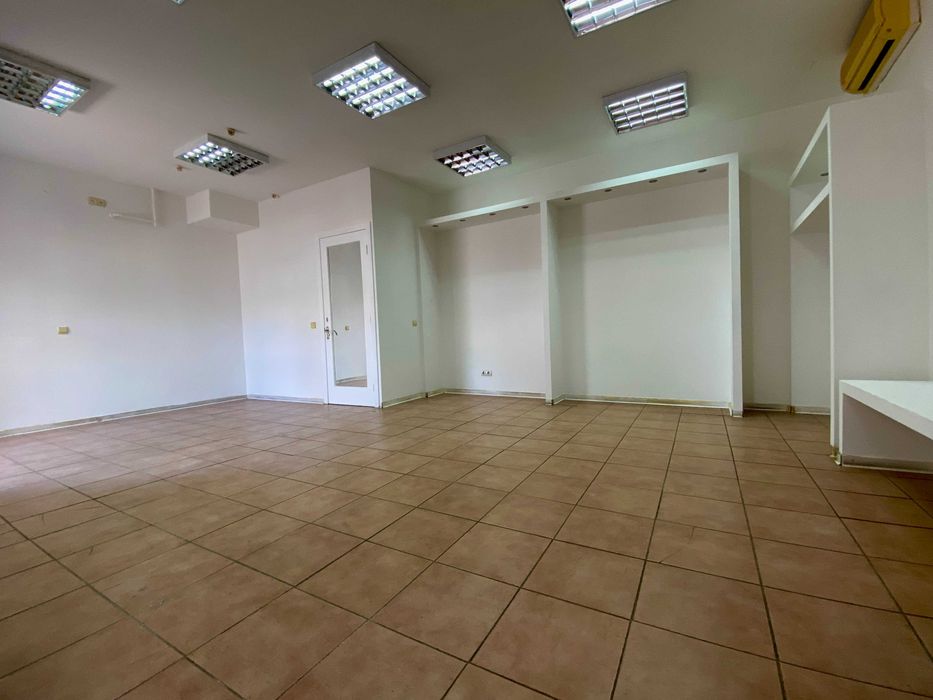 Комерційне дворівневе приміщення в центрі міста (вул. Перемоги).