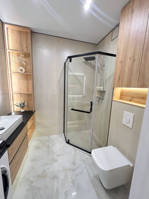 Продаю власну 1,5 кімнатну квартиру на березі озера