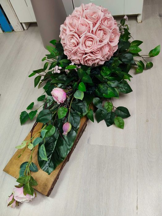 Duży piękny komplet nagrobny na solidnej, długiej desce