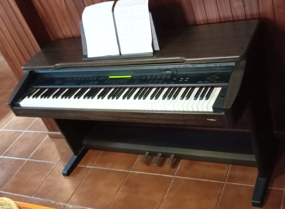 Piano digital KEC KDP-930 Hyundai