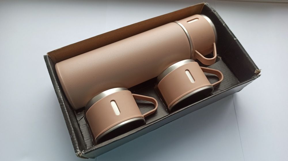 Термос із вакуумною ізоляцією з 3 чашками 500 мл