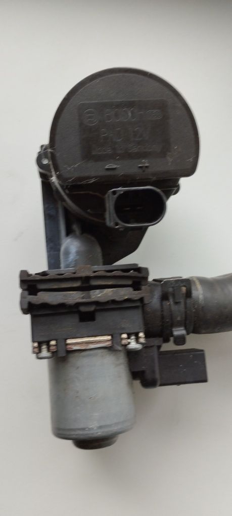 Водяний насос помпа Ауді А6 S6 C6  4F