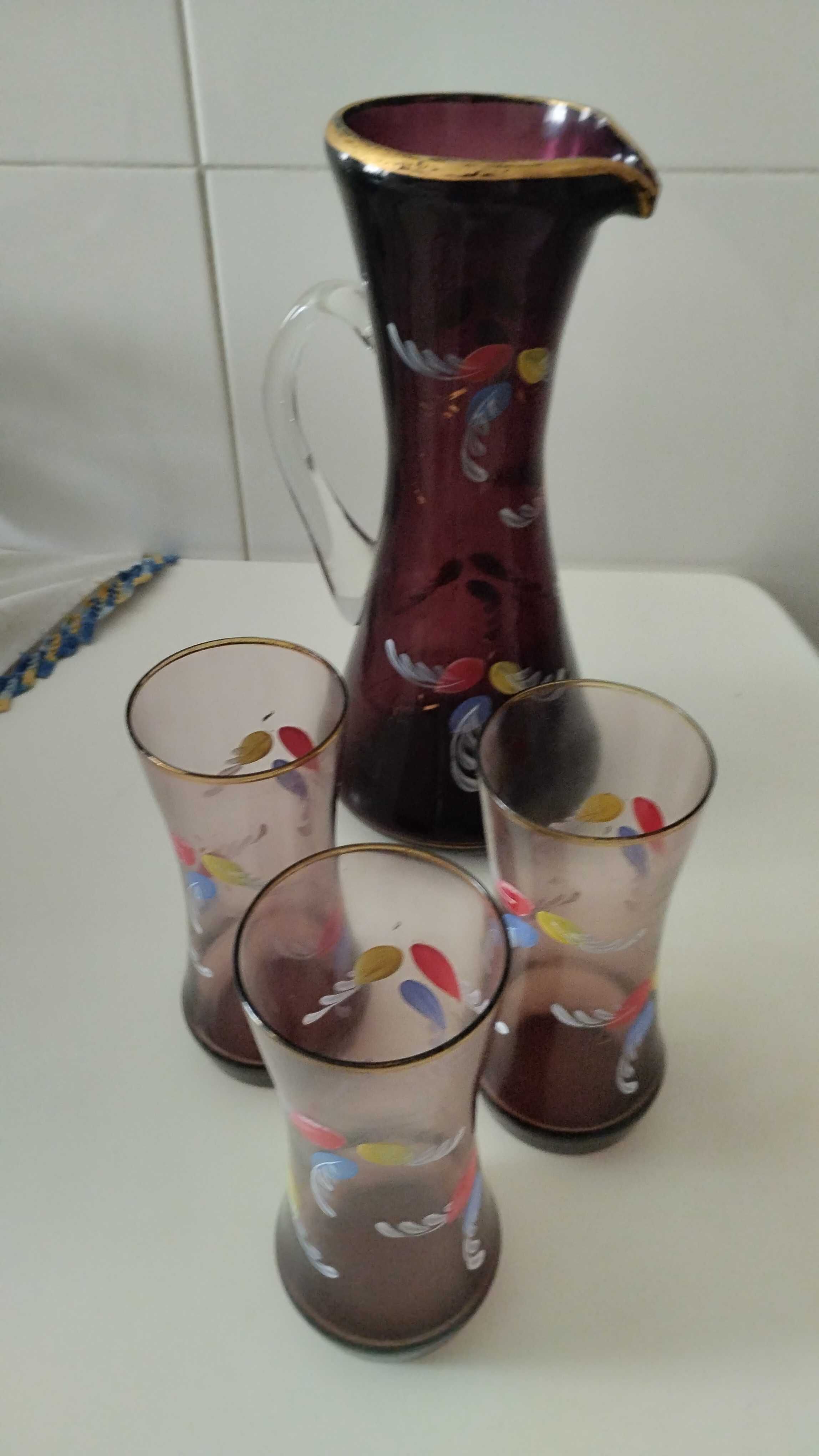 Vendo jarra de vinho com 3 copos antigo mais 50 anos em bom estado