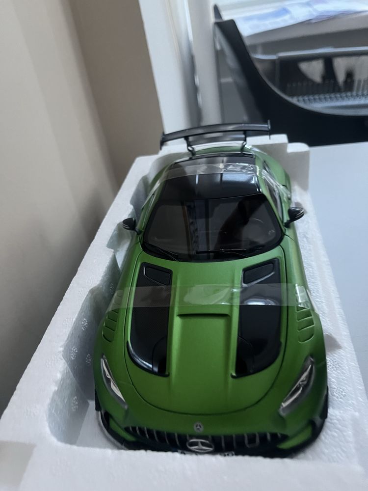 Mercedes AMG GT BLACK SERIES 1:18 Norev