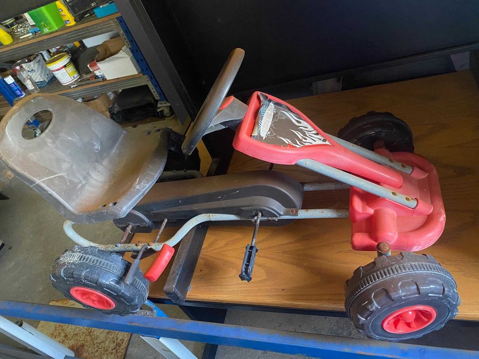 Kart Pedais vermelho e preto