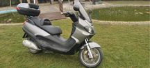 Piaggio X9 500.