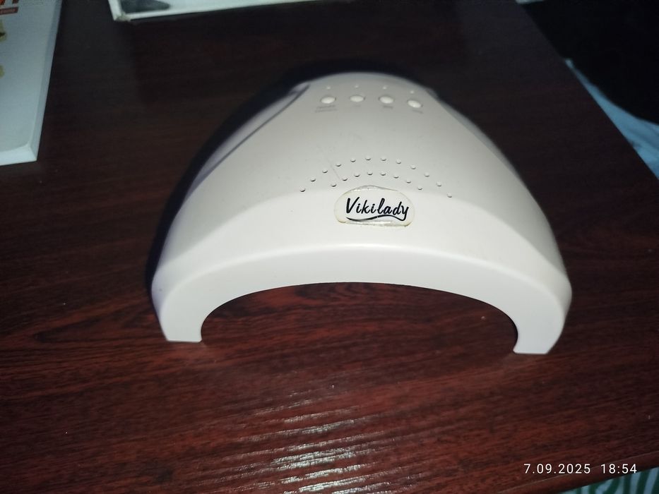 Zestaw do manicure hybrydowego z lampą UV/LED