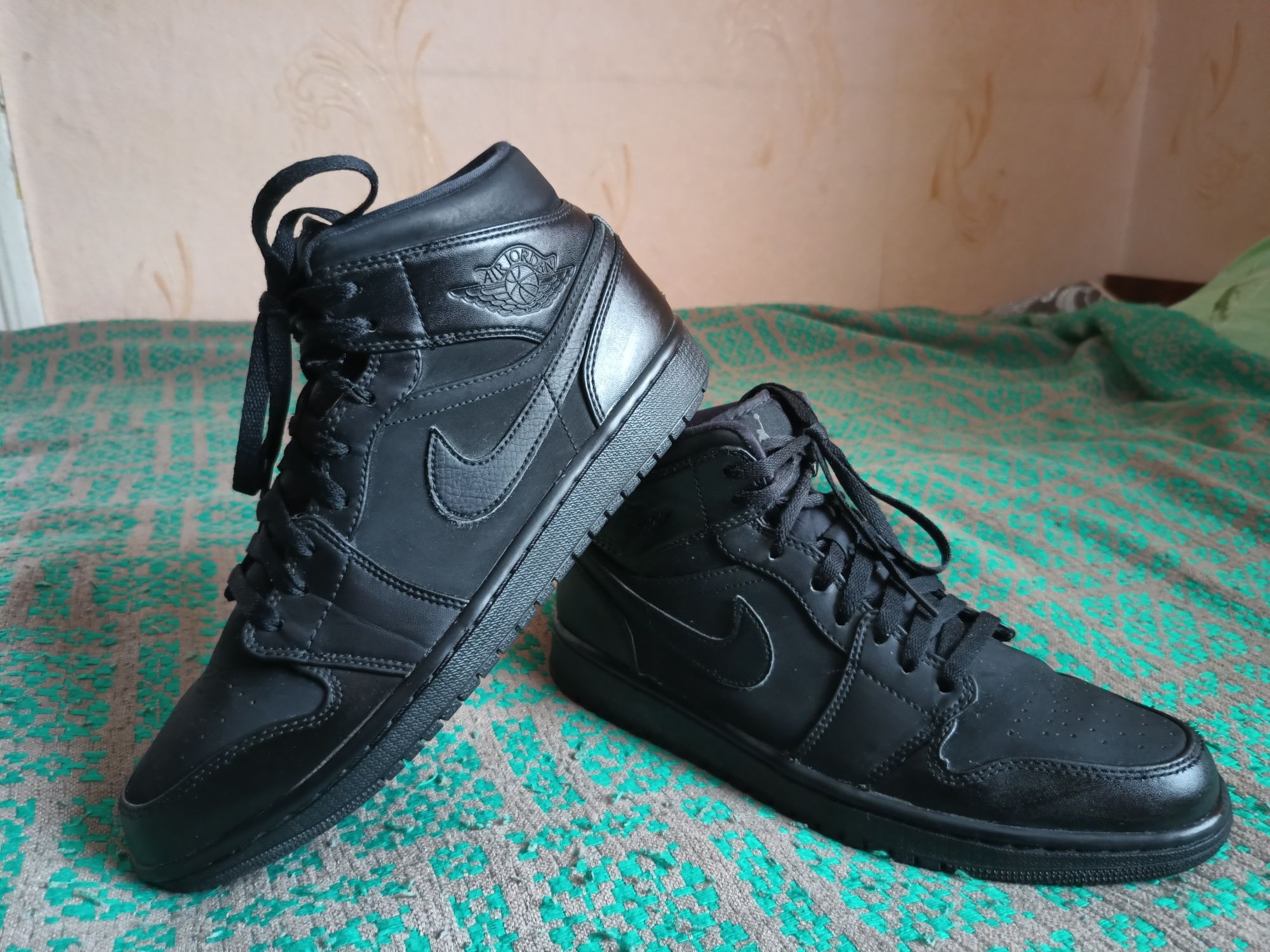 Кросівки Jordan 1 Mid "Triple Black"