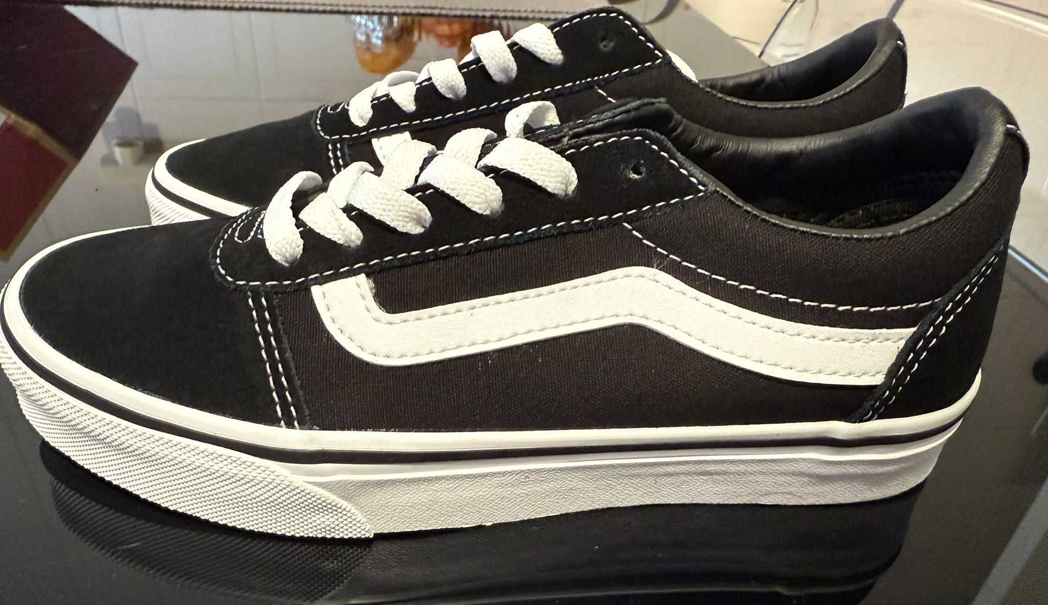 Vans Ward Pretas – Novas, nunca usadas